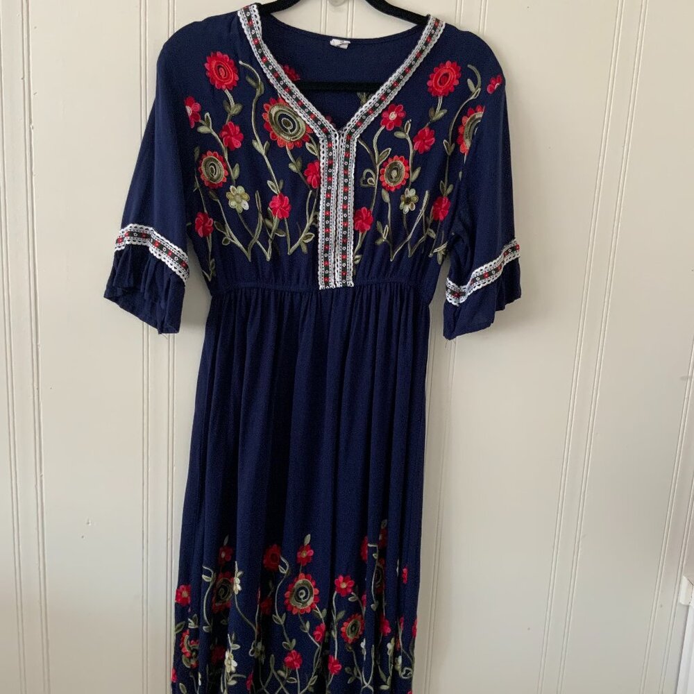 Shineflow women’s dress, blue w/flowers.